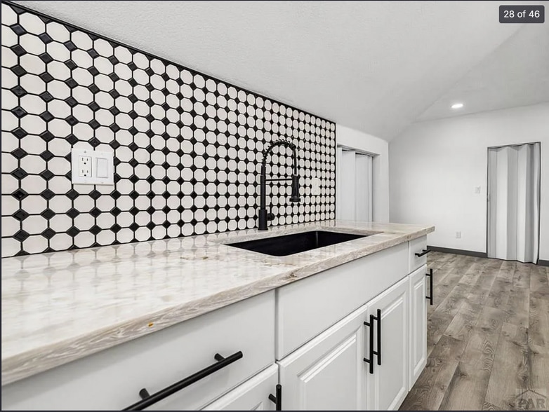 Building Photo - 1835 E 4th St