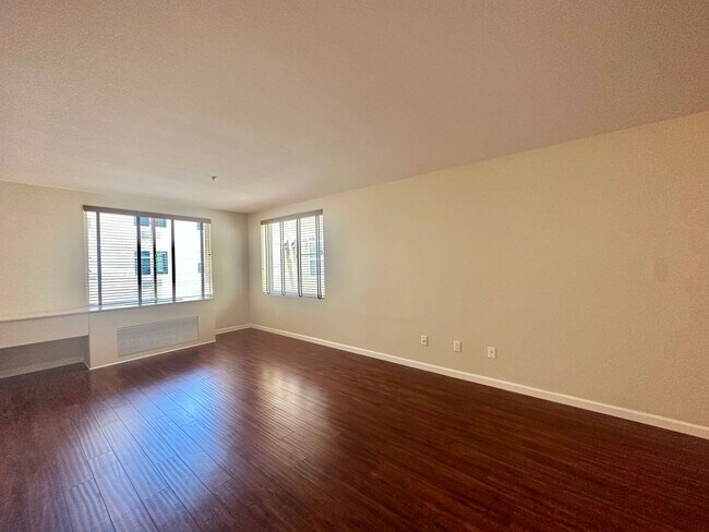 Building Photo - Little Italy Condo Steps From Waterfront P...