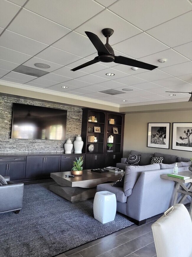 Building Photo - HIGHGATE 3 BED 2 BATH HOUSE RENTAL