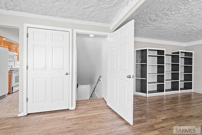 Building Photo - Single Family Home For Rent