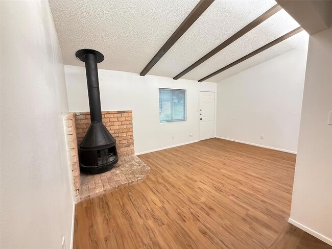 Building Photo - 1118 Hazelton St