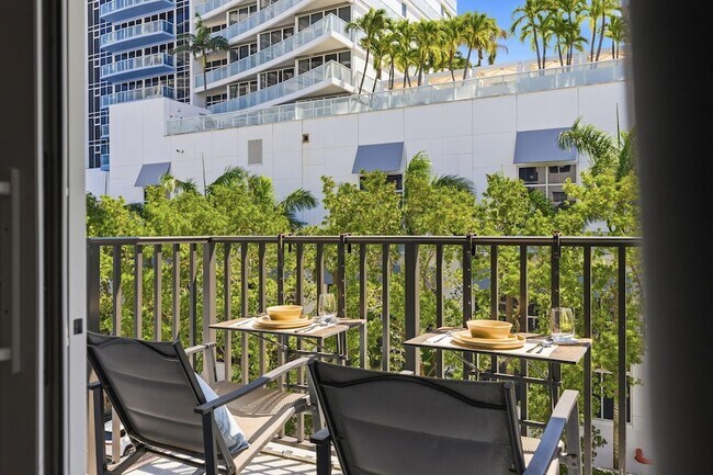 Building Photo - 3000 Riomar St