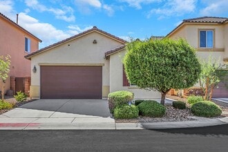Building Photo - Single story in gated community