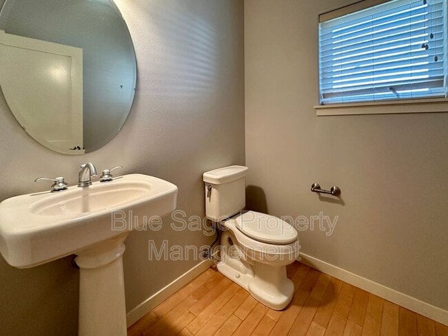 Building Photo - 20 Tanoak Ct