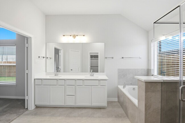 Building Photo - 2106 Villa Flora Ln