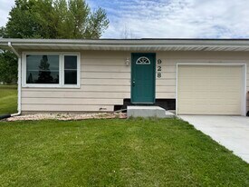 Building Photo - 928 Court Cir
