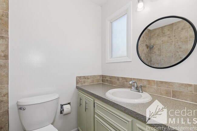 Building Photo - Beautiful Brick Home in West Wichita. Godd...