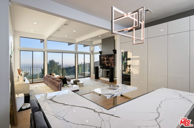 Building Photo - 2001 Sunset Plaza Dr