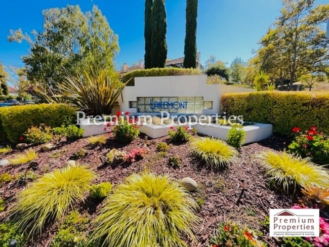 Building Photo - Beautiful 2BD/2BA Condo Unit in the Gated Community of Lakemont at Canyon Lakes- San Ramon