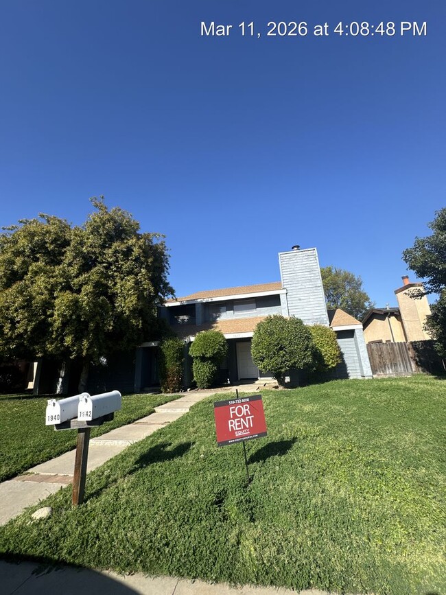 Building Photo - 3512