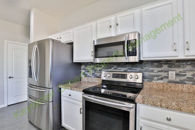Building Photo - Spacious 4-Bedroom Home with Pool in Gilbe...