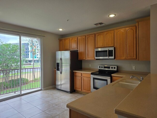 Building Photo - Three Bedroom Townhouse at Vista Cay in Orlando