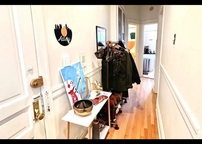Building Photo - 1 bedroom in Chicago IL 60657