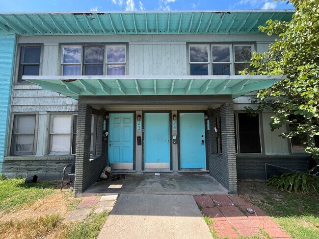 Primary Photo - Second Story One Bedroom with Water Paid