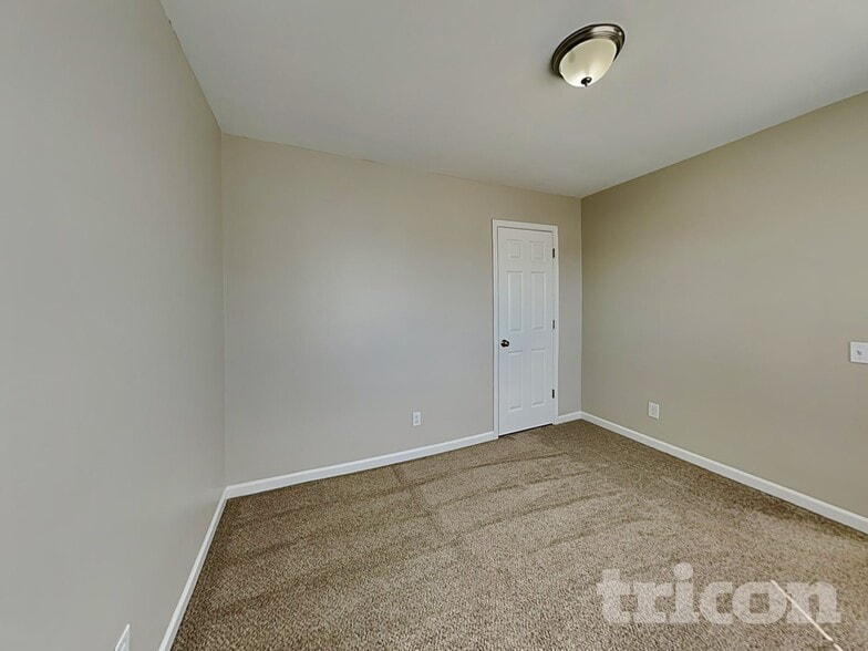 Building Photo - 5400 Peachwood Dr