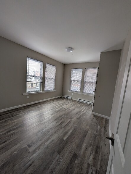 Building Photo - 421 Washington St