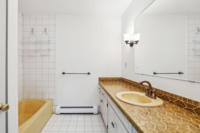 Building Photo - 17 Hillside Rd