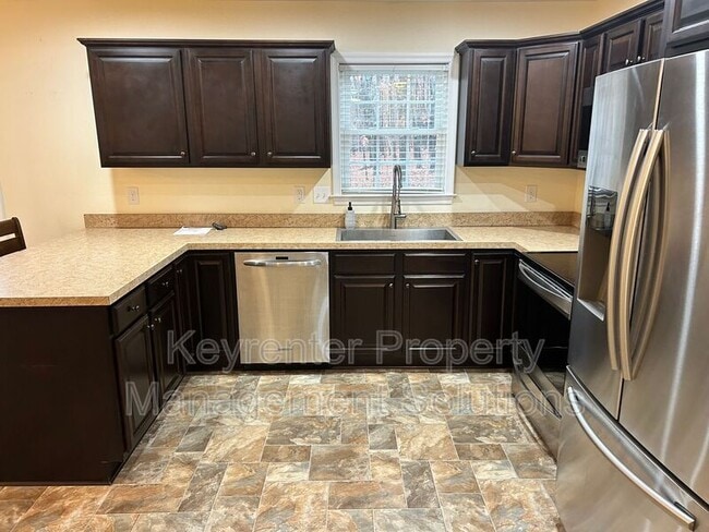 Building Photo - 107 Oakstone Run