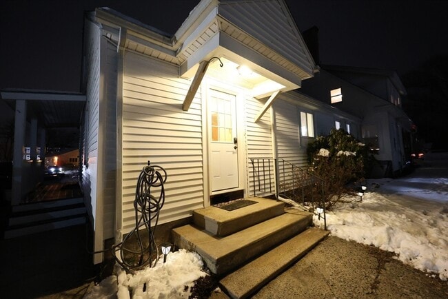 Building Photo - 83 S Main St