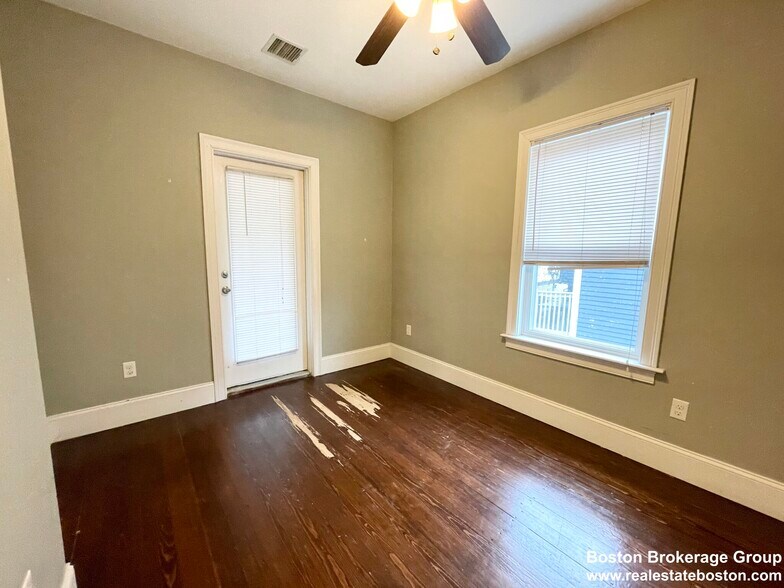 Building Photo - 178 Hillside St