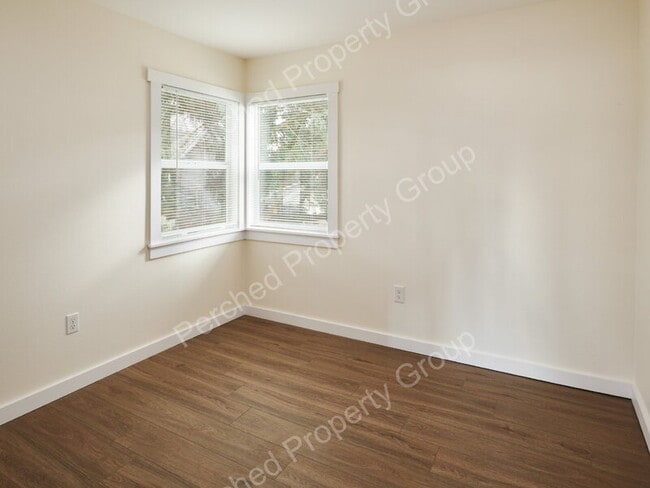 Building Photo - 7134 N Amherst St