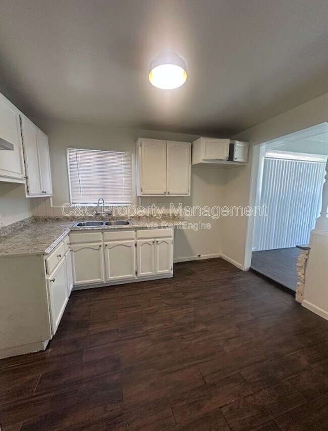 Building Photo - 14012 Sylvanwood Ave