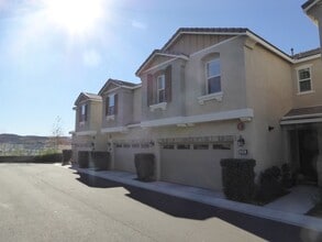 Building Photo - COMING SOON! Beautifully Remodeled 3-Bedro...