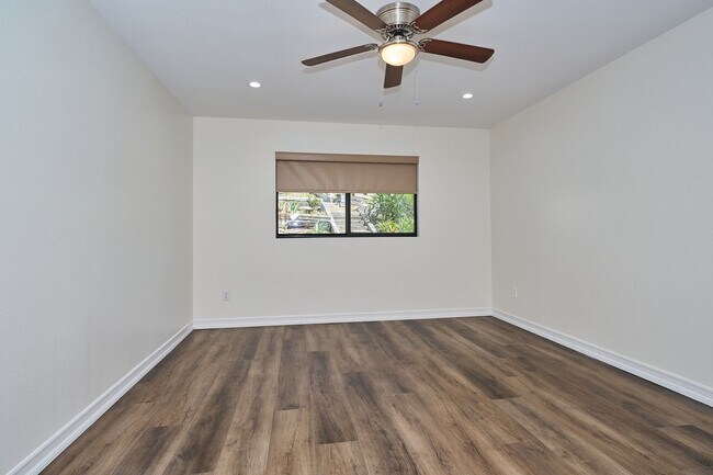 Building Photo - Aqua Vista - Entertainers Playhouse