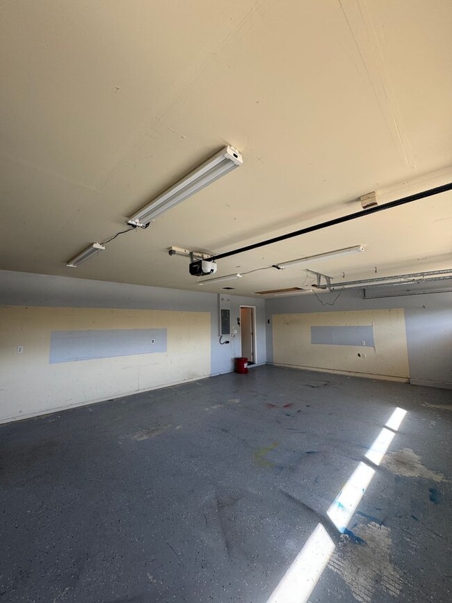 Building Photo - 1762 River Oaks Cir