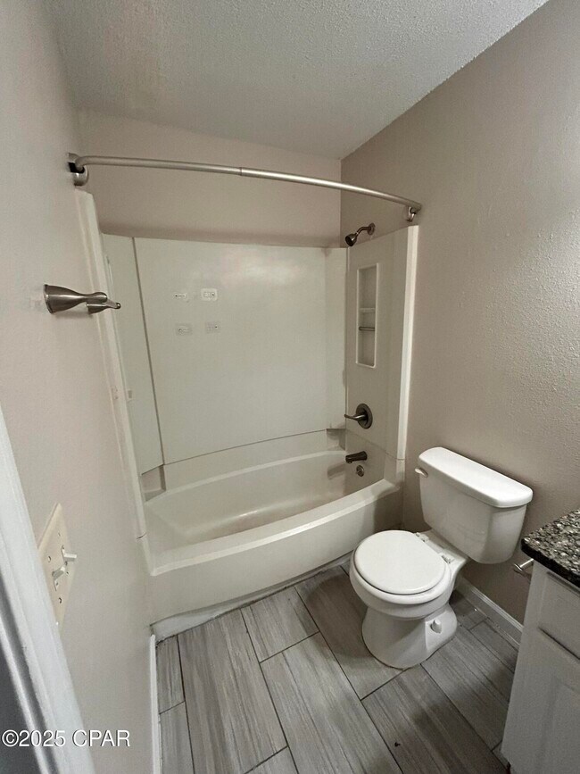 Building Photo - 3914 E 11th St