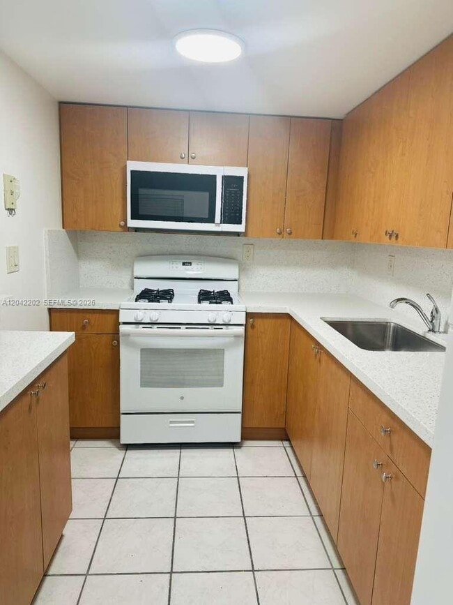 Building Photo - 1230 W 54th St