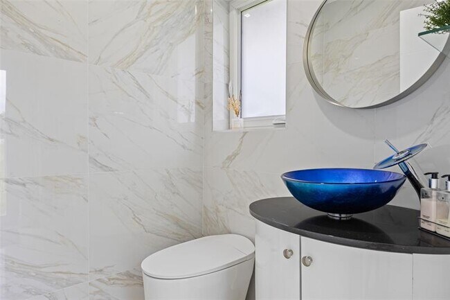 Building Photo - 2534 Golf View Dr