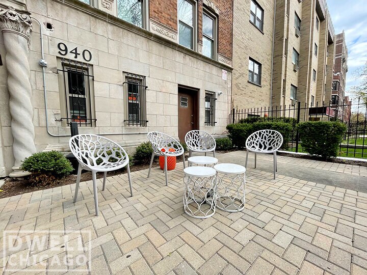 Building Photo - 924 W Winona St