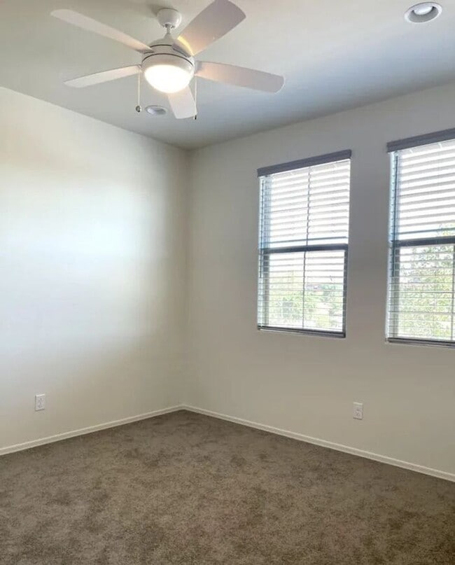 Building Photo - 2022 Built Single-Level 4Bedrooms/3Baths Stunning Home!!