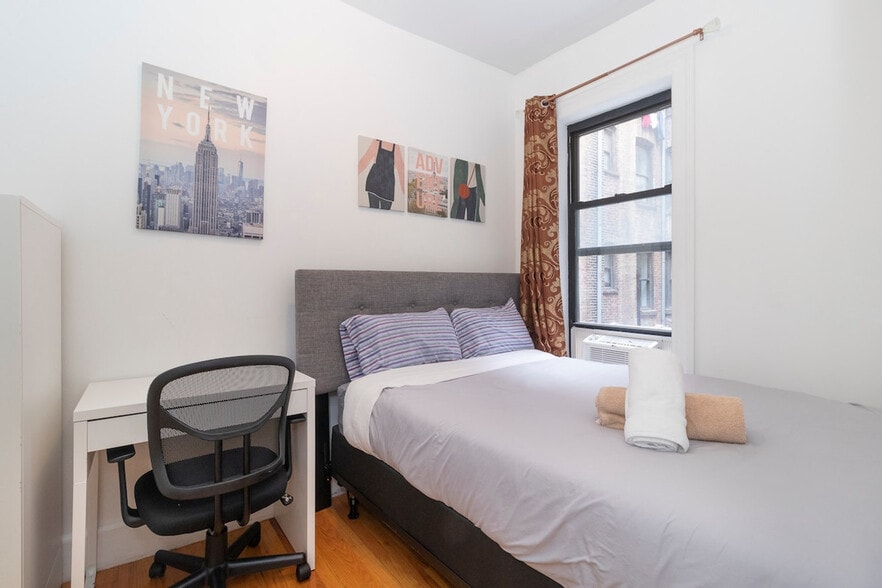 Building Photo - 322 E 93rd St