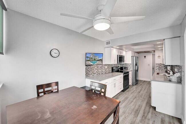 Building Photo - 100 Golden Isles Dr