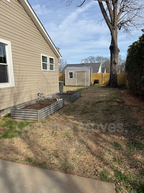 Building Photo - 26 8th St