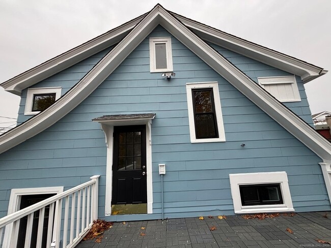 Building Photo - 2 Scofield Pl