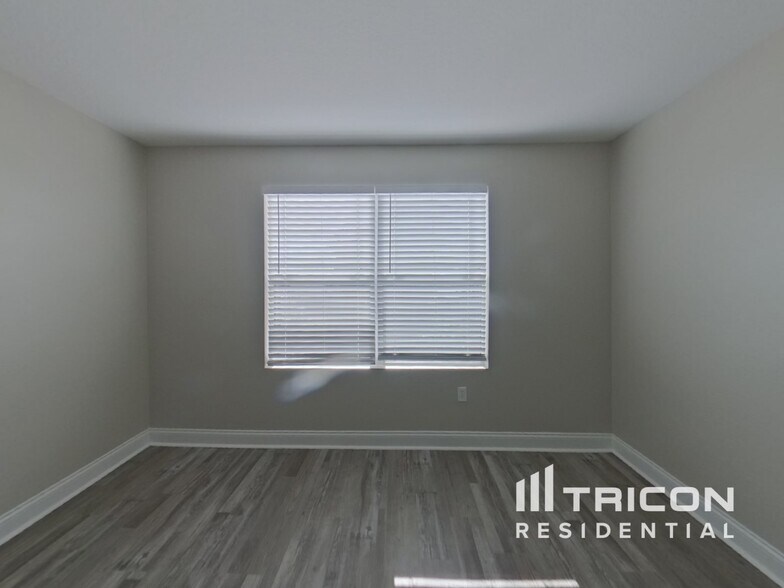 Building Photo - 405 Grassy Key Way