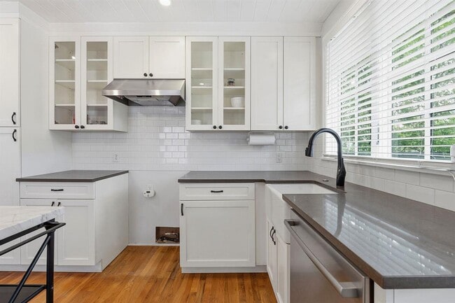 Building Photo - 2635 W 45th St