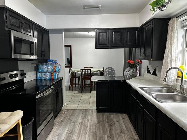 Building Photo - 1048 Wakefield Cir