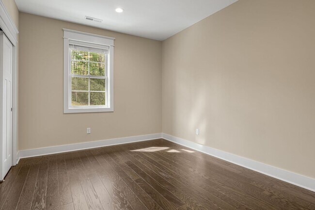 Building Photo - Stunning 3-Bedroom Townhome in Black Mountain's Sweet Birch Commons