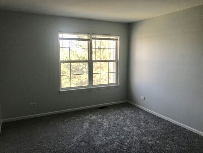 Building Photo - Waterfront, River Mill Crossings Townhome ...