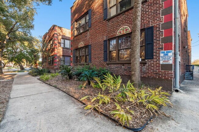 Building Photo - 2738 Riverside Ave