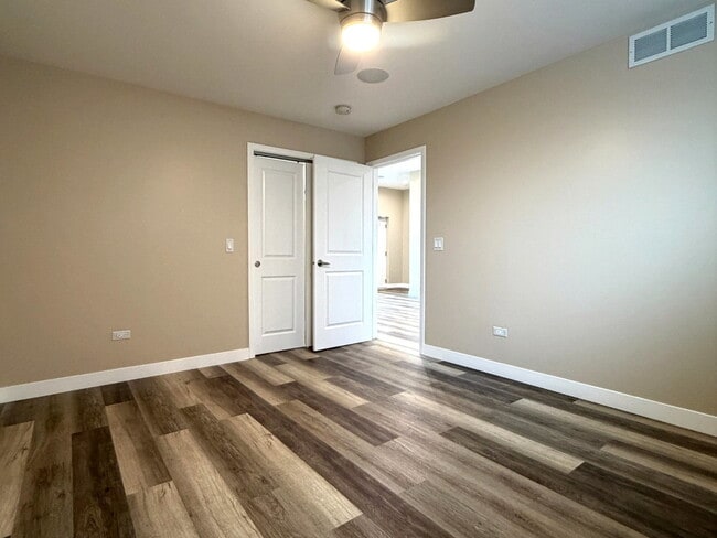 Building Photo - 4809 W 103rd St