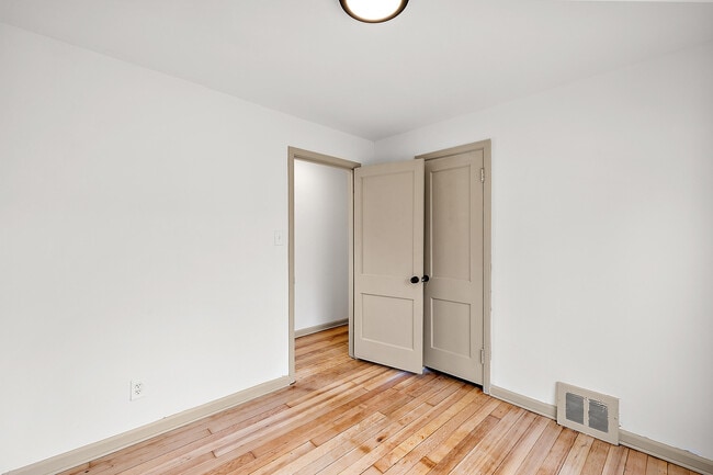 Building Photo - 3129 Prairie Ave