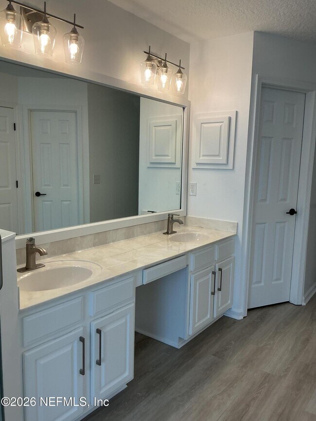 Building Photo - 12335 Vine Maple Way