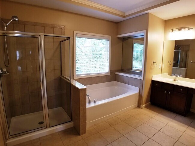 Building Photo - 3872 Fairhill Point