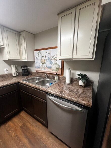 Building Photo - 8655 Coopertown Rd