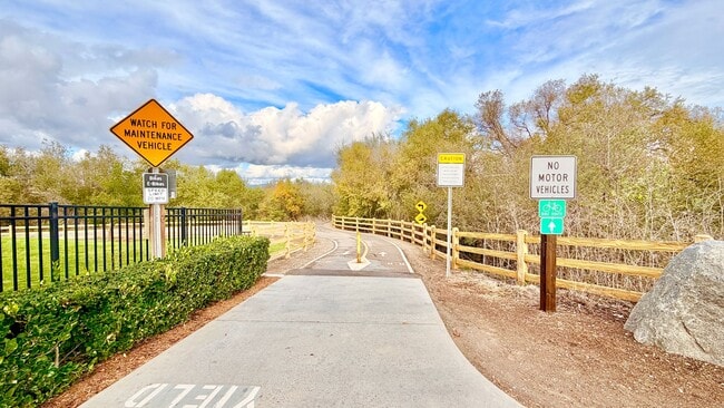 Building Photo - Bright & Lovely Two Story Townhome in the VistaMonte at San Luis Rey HOA Community of Oceanside!